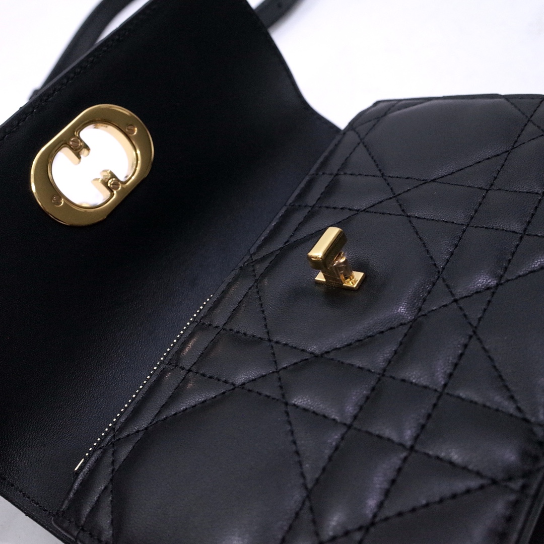 Miss Caro Pouch with Chain Black Macrocannage Lambskin